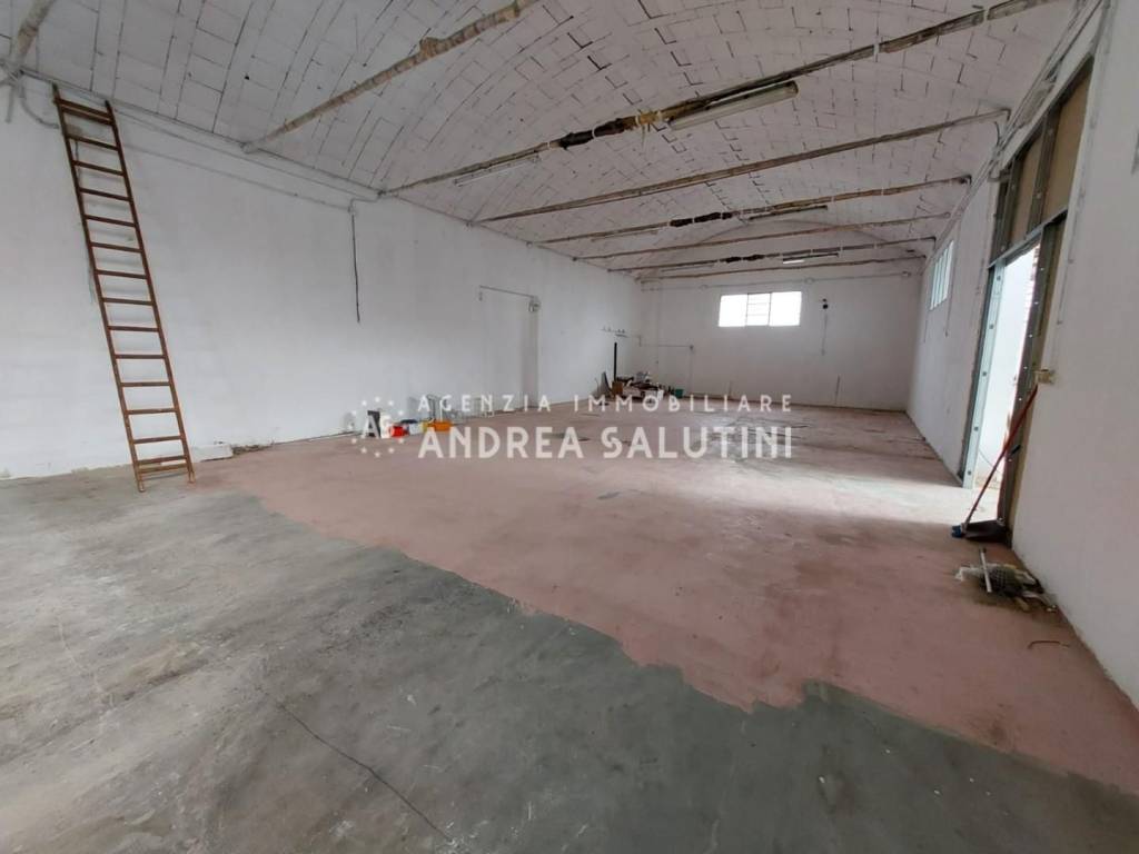 locale commerciale in affitto a Buti
