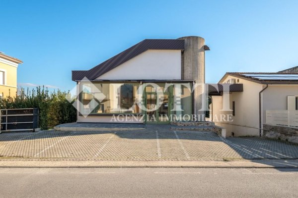 locale commerciale in affitto a Buti