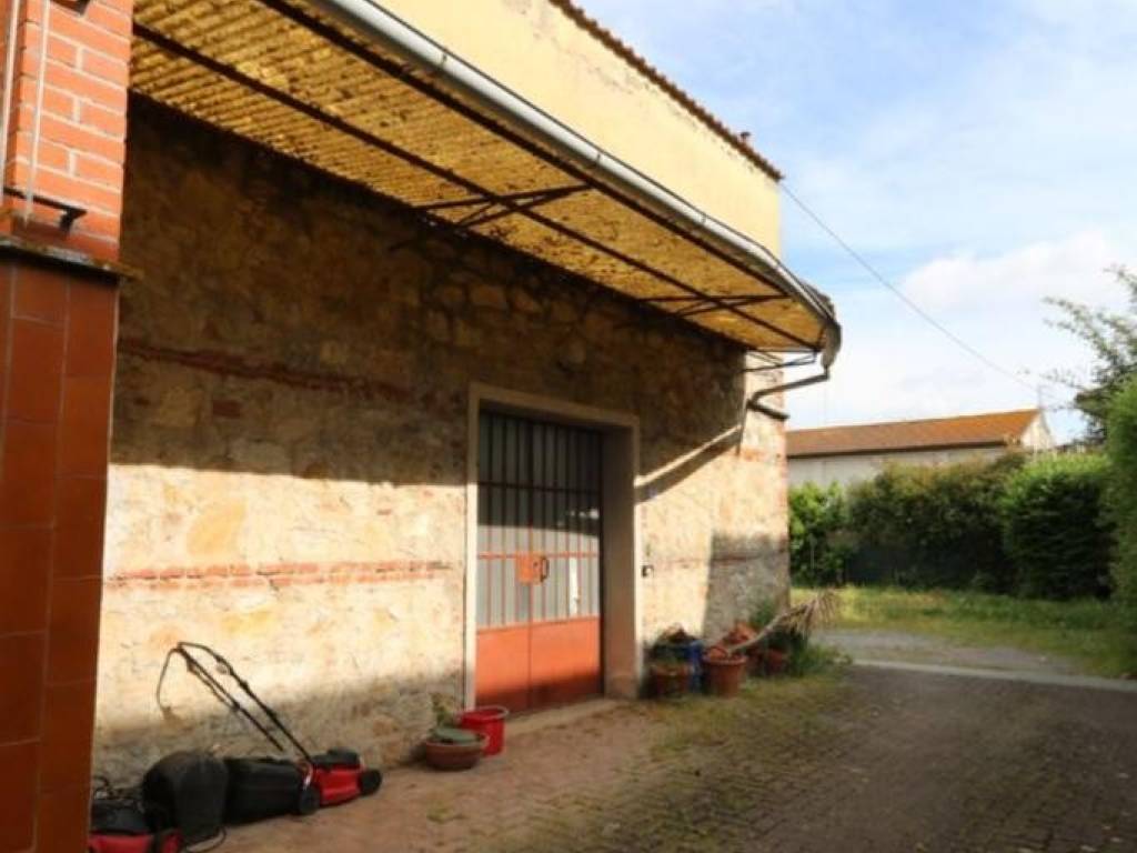 locale commerciale in affitto a Buti in zona La croce