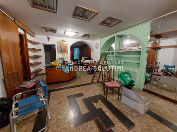 locale commerciale in affitto a Buti