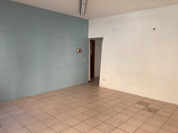 locale commerciale in affitto a Calci