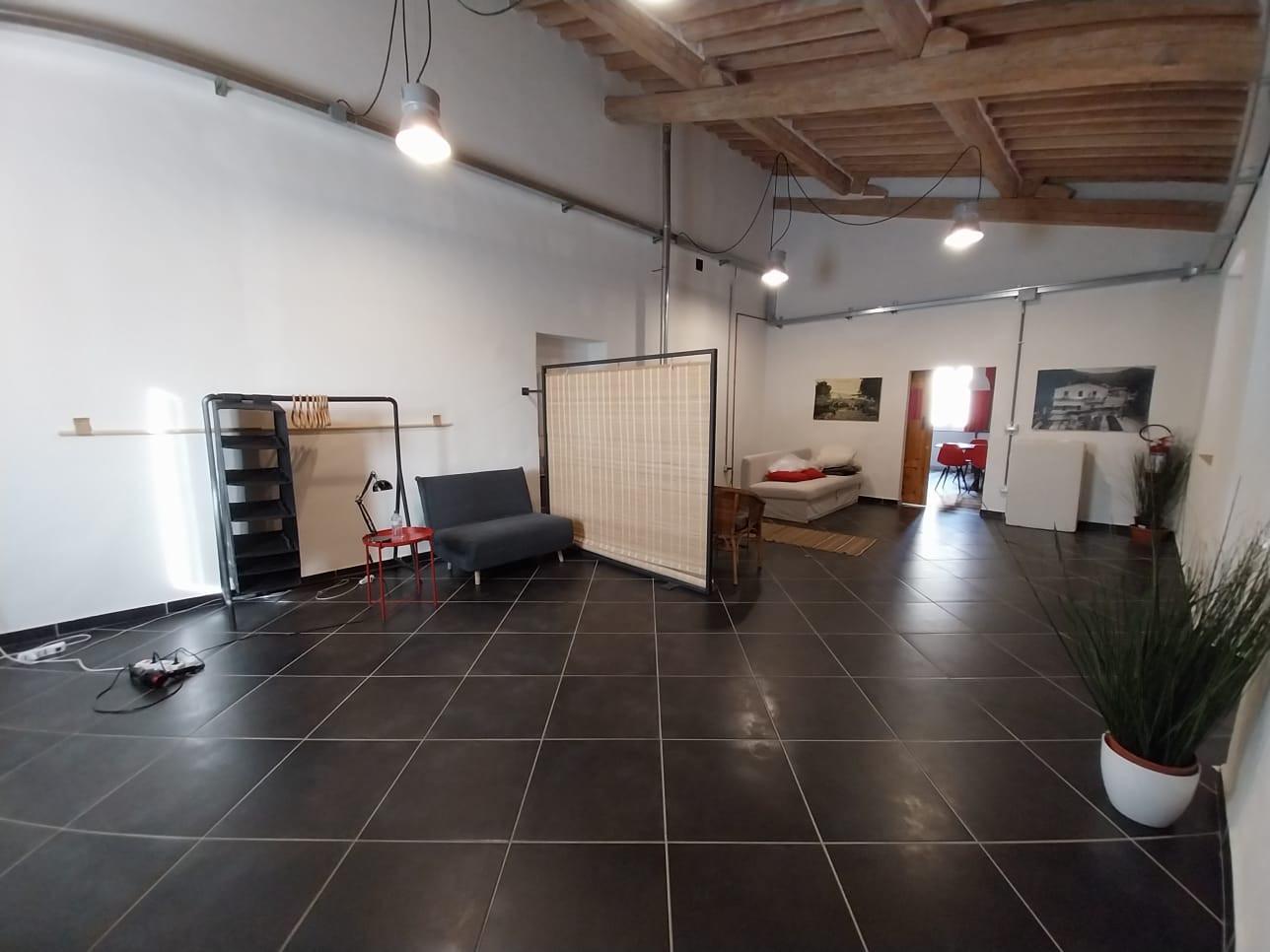 negozio in affitto a Calci