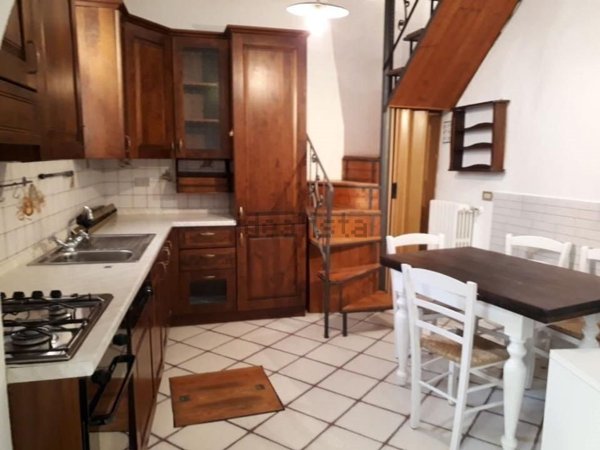 intera palazzina in affitto a Calci in zona Villa