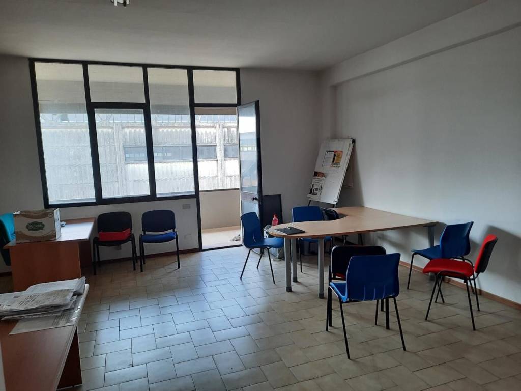ufficio in affitto a Calcinaia