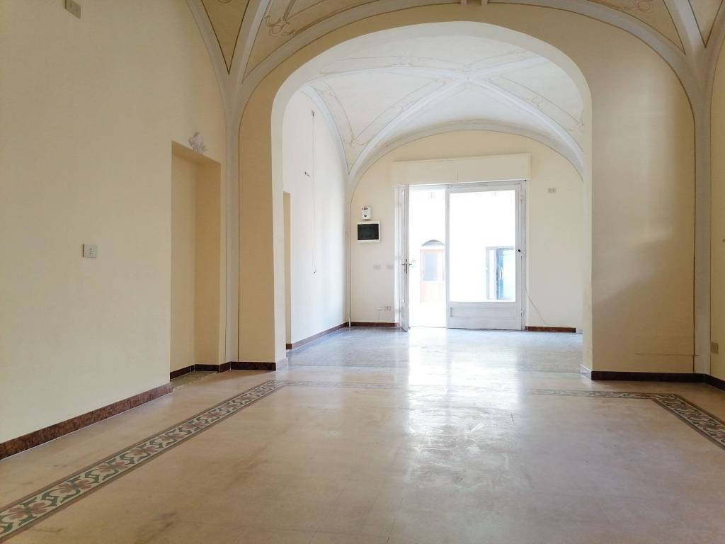 negozio in affitto a Calcinaia