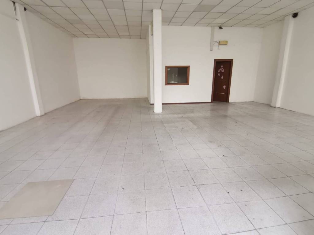 negozio in affitto a Calcinaia in zona Fornacette