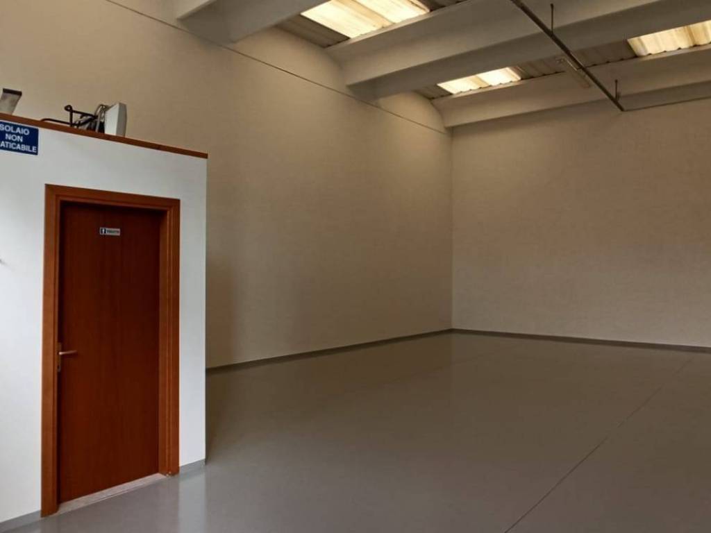 negozio in affitto a Calcinaia in zona Fornacette