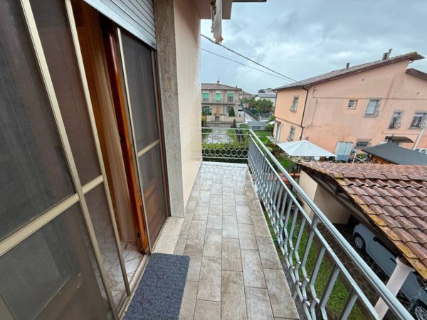 appartamento in affitto a Calcinaia in zona Fornacette