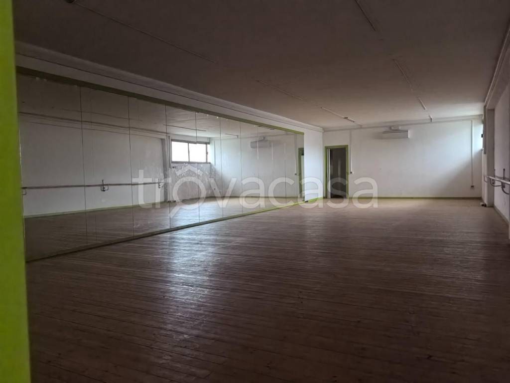 negozio in affitto a Calcinaia in zona Fornacette