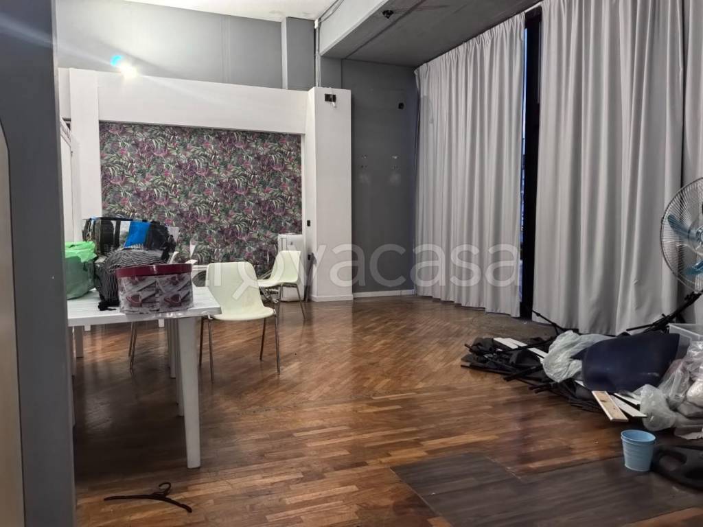 negozio in affitto a Calcinaia in zona Fornacette