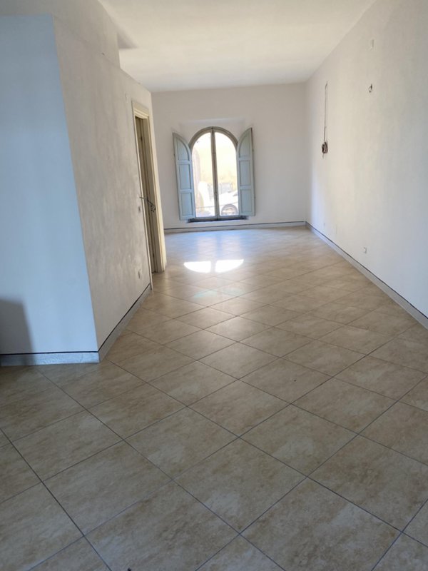locale commerciale in affitto a Calcinaia in zona Fornacette