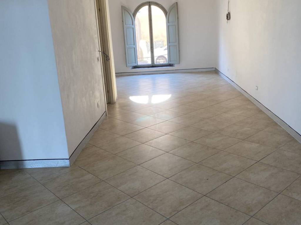 negozio in affitto a Calcinaia in zona Fornacette