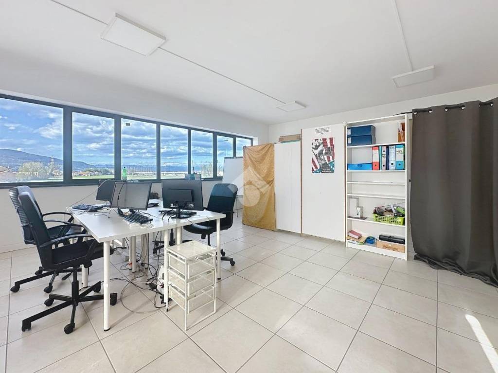 ufficio in affitto a Calcinaia