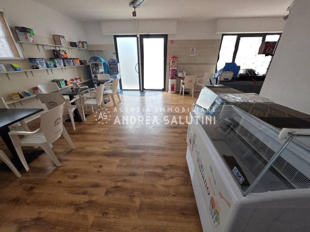 negozio in affitto a Calcinaia in zona Fornacette