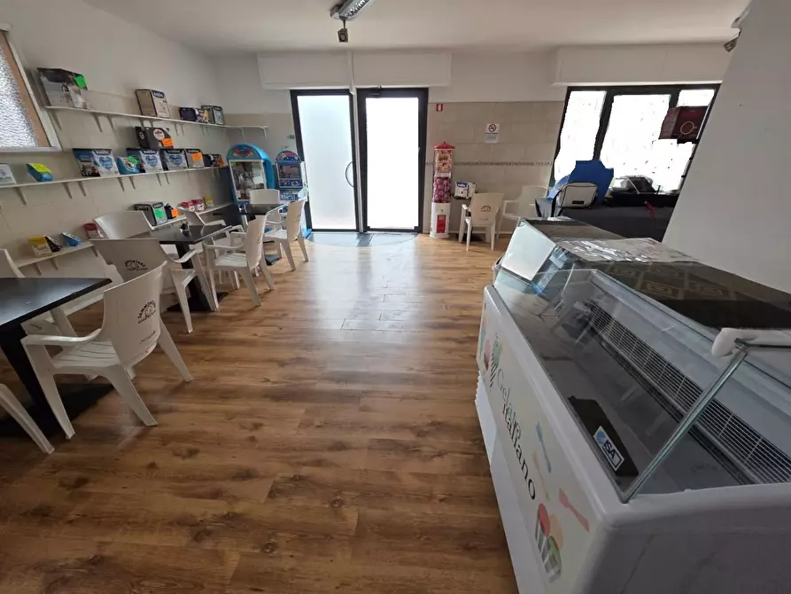 negozio in affitto a Calcinaia in zona Fornacette