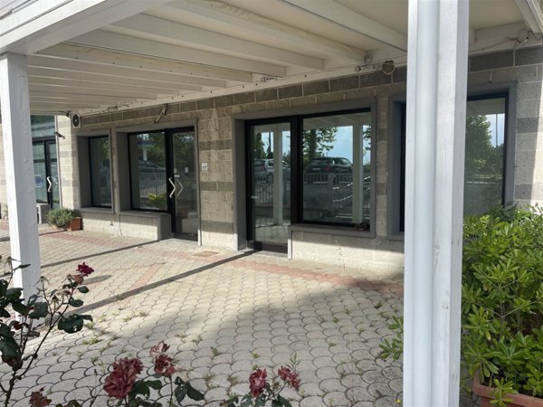 ufficio in affitto a Calcinaia in zona Fornacette