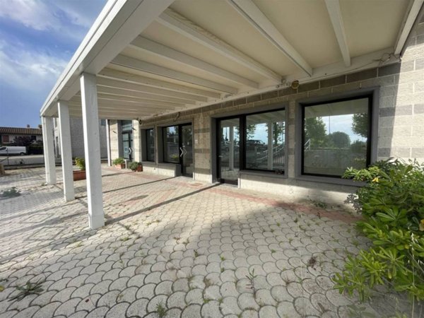 ufficio in affitto a Calcinaia in zona Fornacette