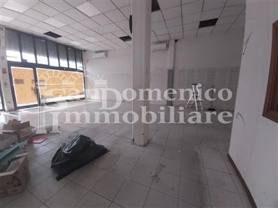 locale commerciale in affitto a Calcinaia in zona Sardina