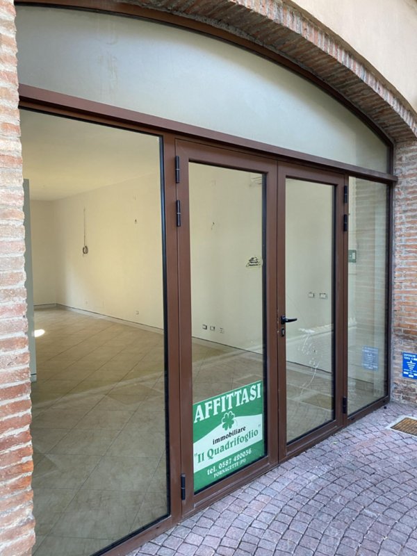 locale commerciale in affitto a Calcinaia in zona Fornacette