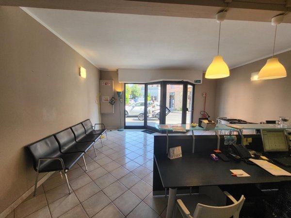 locale commerciale in affitto a Calcinaia in zona Fornacette