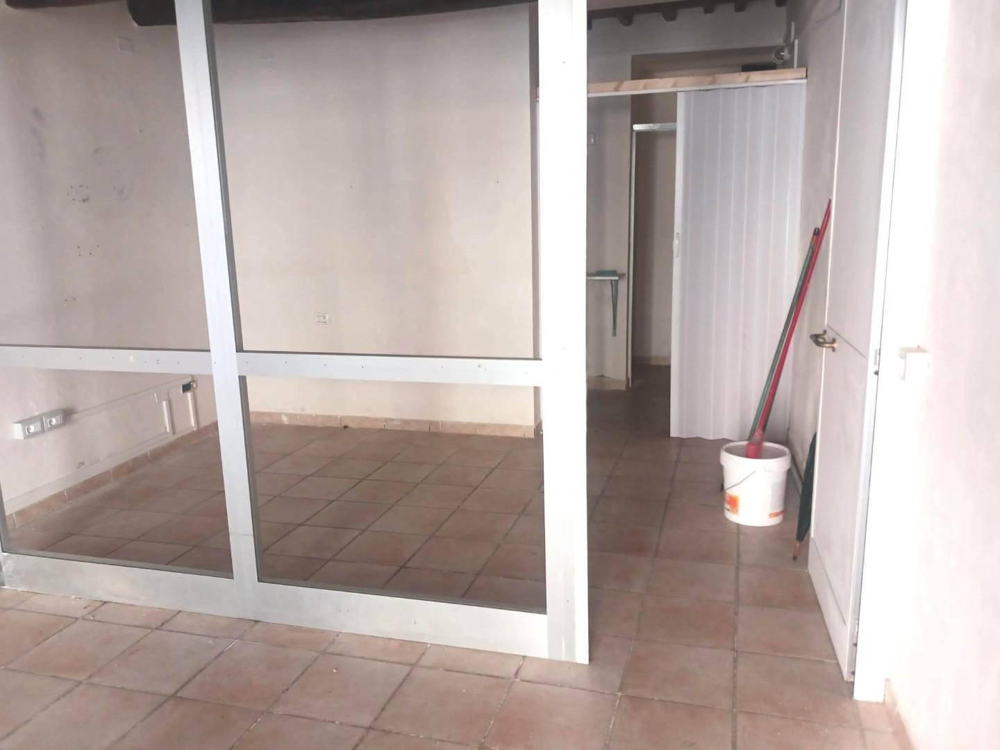 locale commerciale in affitto a Calcinaia in zona Sardina