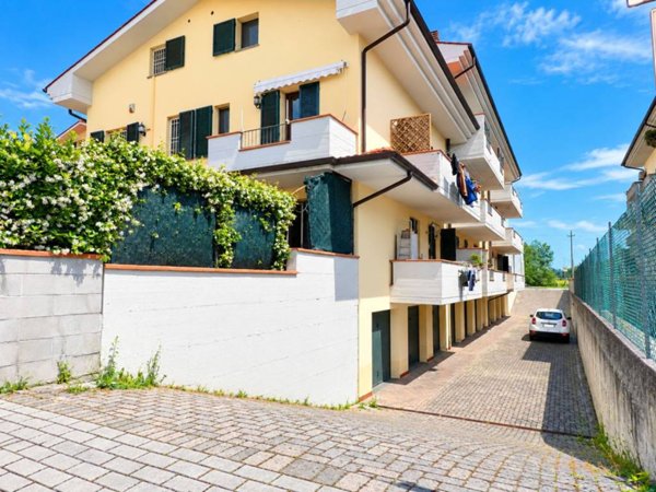 appartamento in affitto a Calcinaia in zona Case Bianche