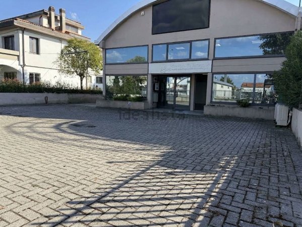 locale commerciale in affitto a Calcinaia in zona Fornacette