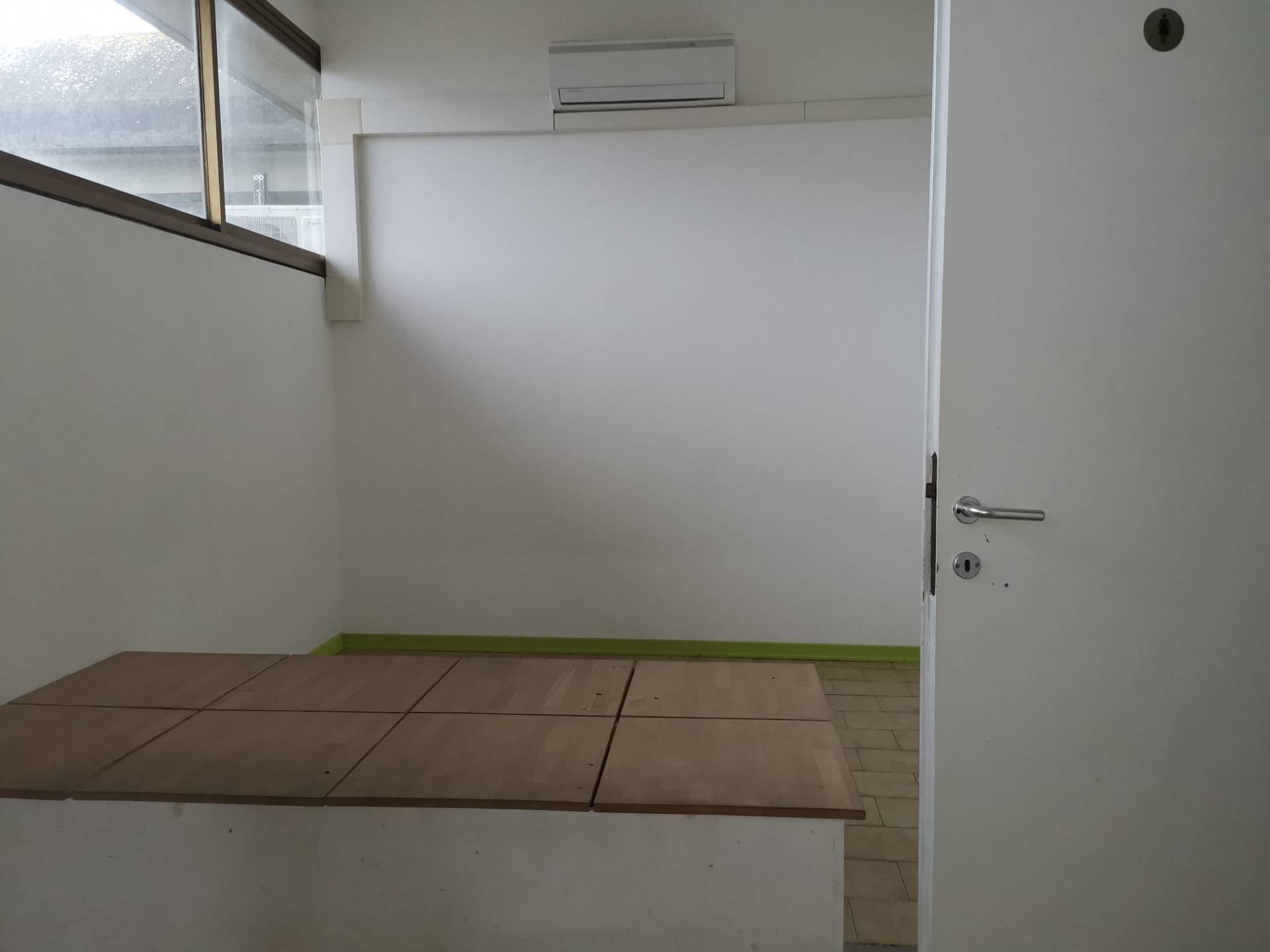 locale commerciale in affitto a Cascina