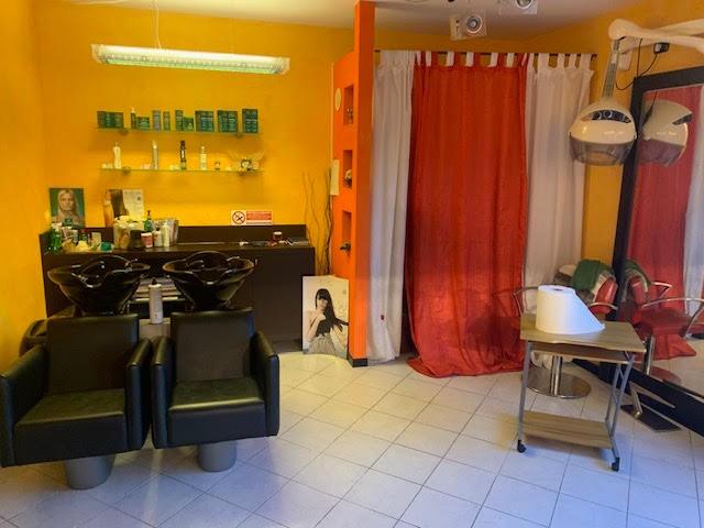 negozio in affitto a Cascina