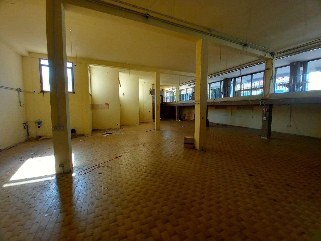 locale commerciale in affitto a Cascina