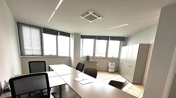 ufficio in affitto a Cascina