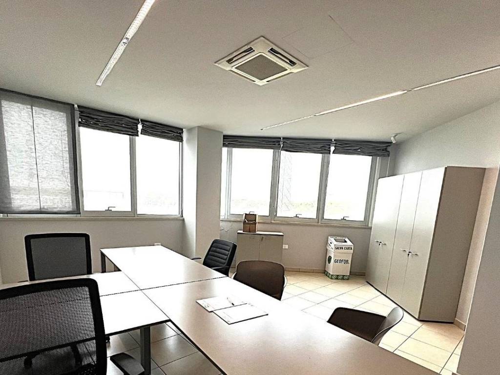 ufficio in affitto a Cascina