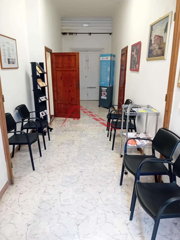 locale commerciale in affitto a Cascina