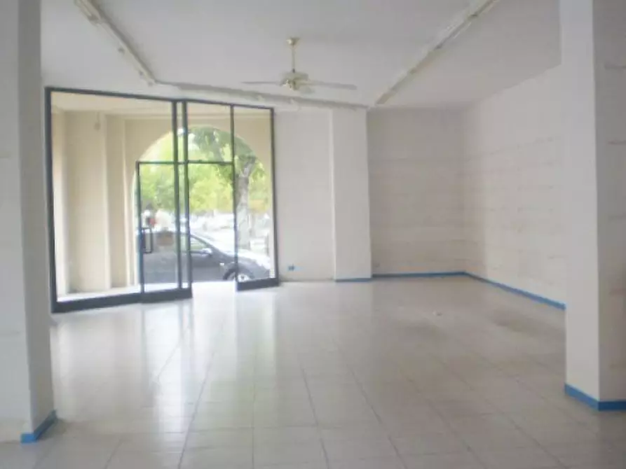 locale commerciale in affitto a Cascina