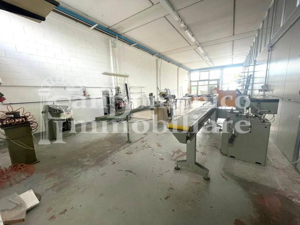 locale commerciale in affitto a Cascina