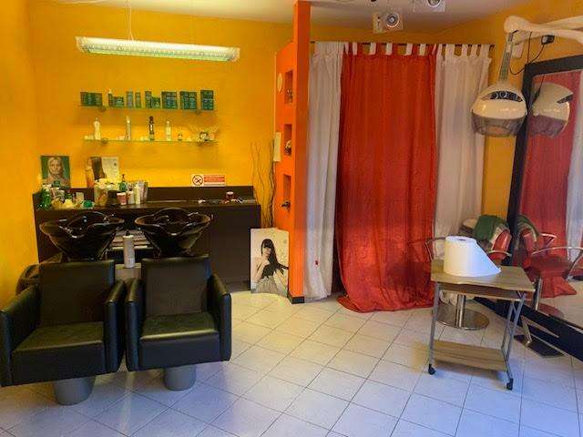 locale commerciale in affitto a Cascina