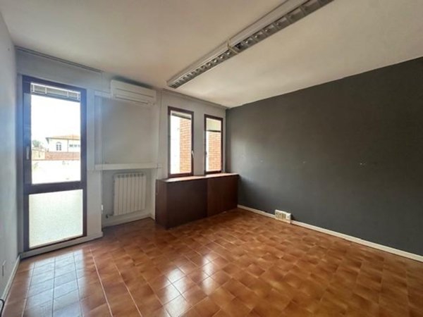 ufficio in affitto a Cascina