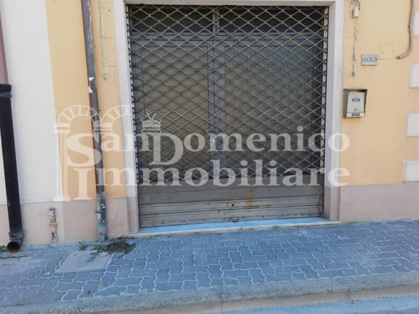 negozio in affitto a Cascina in zona San Giorgio