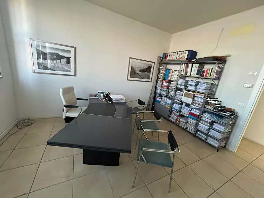 ufficio in affitto a Cascina in zona Navacchio