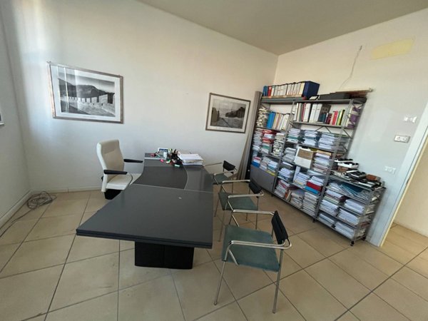 ufficio in affitto a Cascina in zona Navacchio