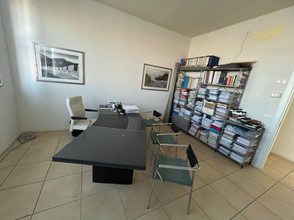 ufficio in affitto a Cascina in zona Navacchio