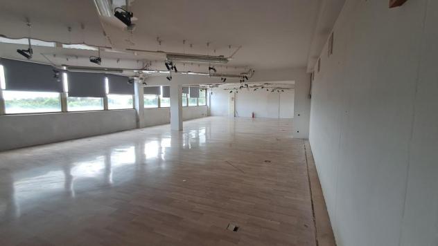 locale commerciale in affitto a Cascina