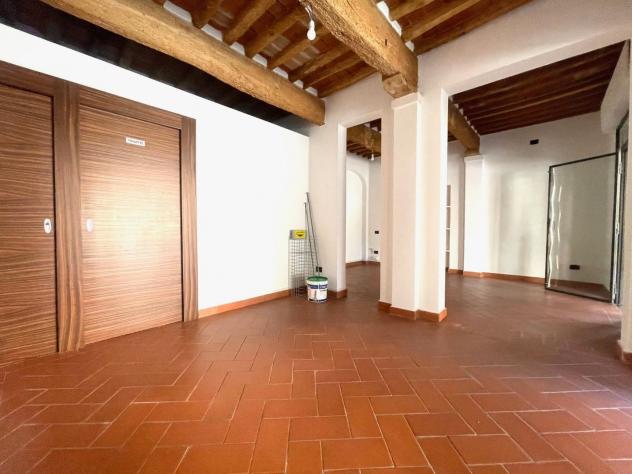 negozio in affitto a Cascina
