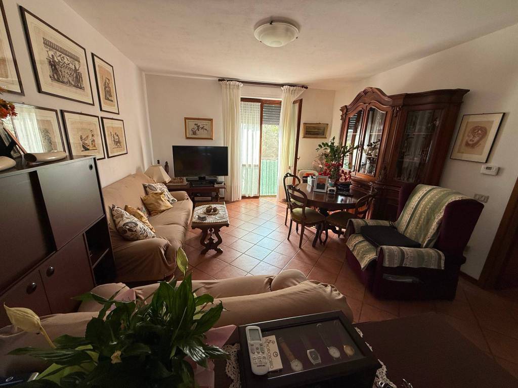appartamento in affitto a Cascina in zona Titignano