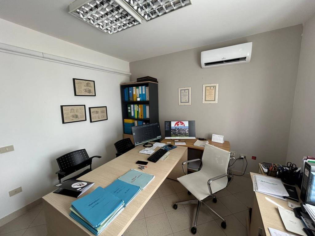 ufficio in affitto a Cascina