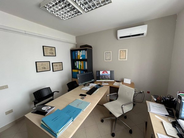 ufficio in affitto a Cascina