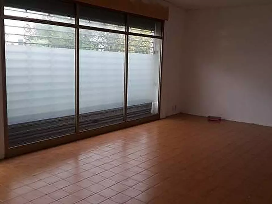 locale commerciale in affitto a Cascina