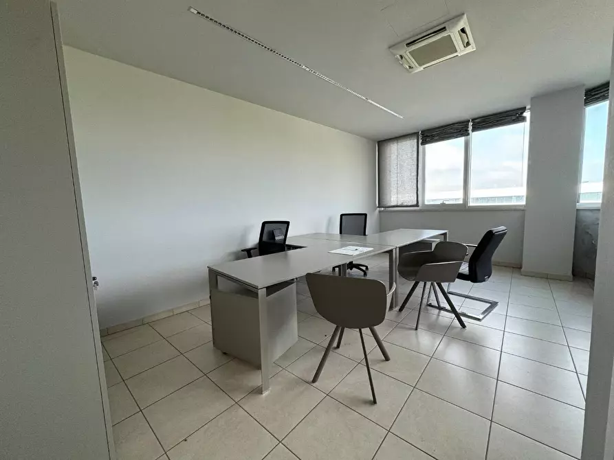 ufficio in affitto a Cascina