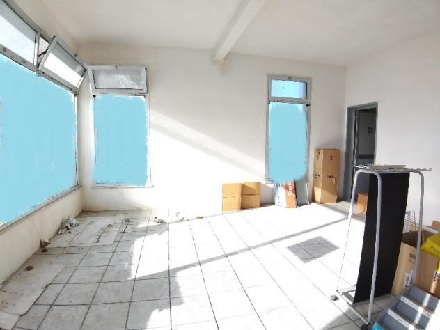 negozio in affitto a Cascina in zona Navacchio
