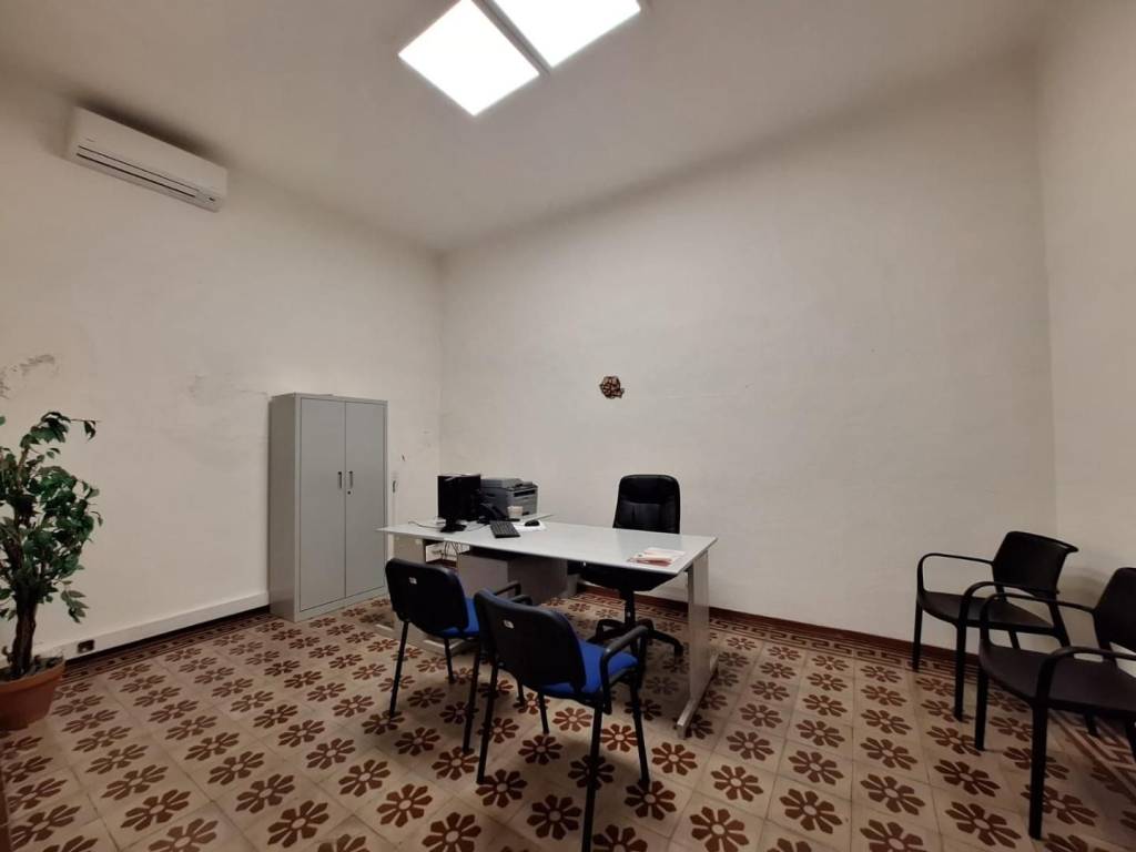 ufficio in affitto a Cascina in zona Navacchio